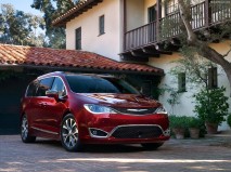 Chrysler-Pacifica_2017_1280x960_wallpaper_05