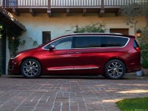 Chrysler-Pacifica_2017_1280x960_wallpaper_0d