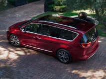 Chrysler-Pacifica_2017_1280x960_wallpaper_0f