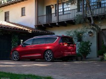 Chrysler-Pacifica_2017_1280x960_wallpaper_10