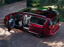 Chrysler-Pacifica_2017_1280x960_wallpaper_12