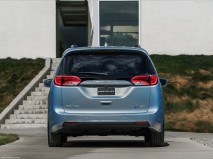 Chrysler-Pacifica_2017_1280x960_wallpaper_1c