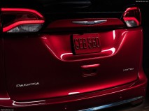 Chrysler-Pacifica_2017_1280x960_wallpaper_56